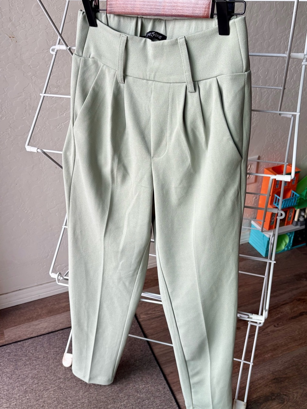 one 5 one Light Sage Pleated Cropped Trousers